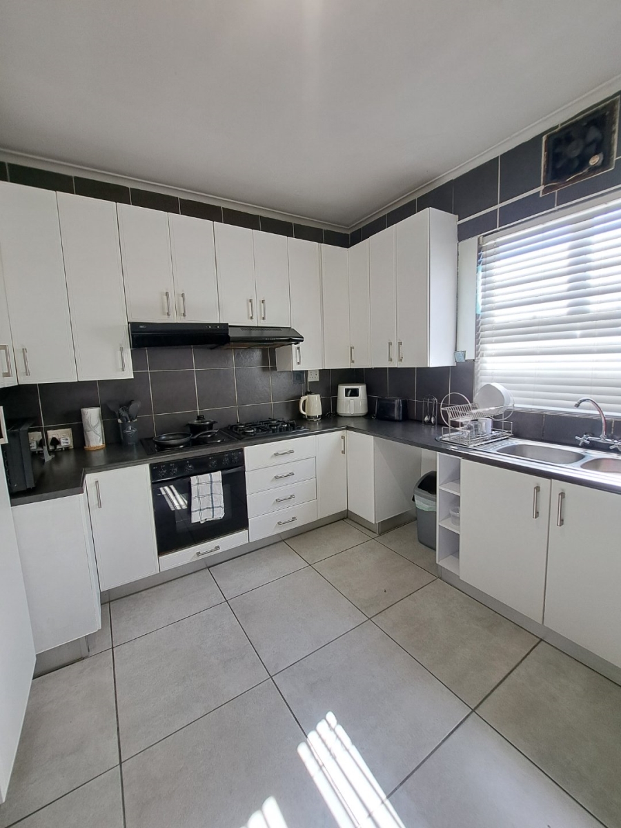 4 Bedroom Property for Sale in Lansdowne Western Cape